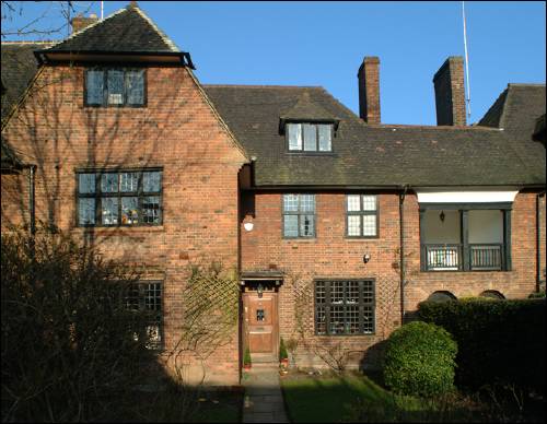 07 Heath Close a